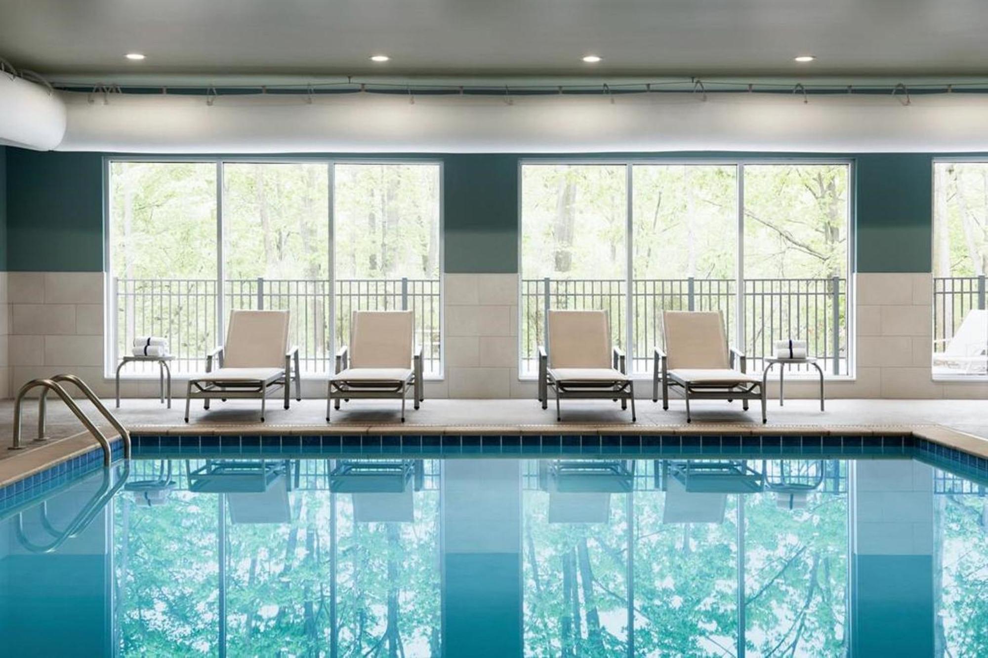 Avid Hotel Traverse City By Ihg Екстериор снимка